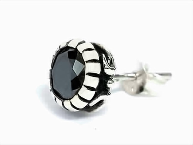 ブラックジルコニアとサイドの燻しがＧＯＯＤマッチ! 【素材】SILVER925/キュービックジルコニア注）この商品は一小売りの商品です。＜BR＞ ●サイズは、仕入れ時期の違いや出荷時の調節などにより、